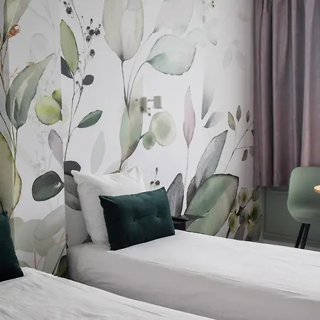 Court Garden Hotel 3*
