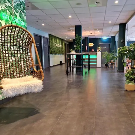 Court Garden Hotel 3*