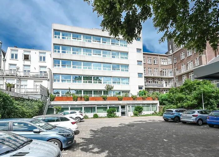 Court Garden Hotel 4*