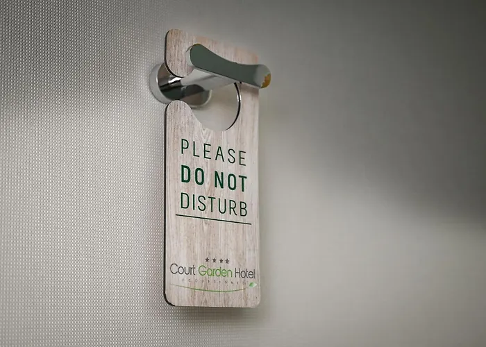 Court Garden 酒店 4*